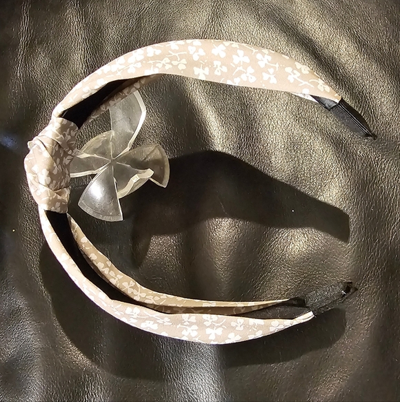 Set Of Three Knotted Headband  Cream, Tan, and Tan & White Floral NWOT - Picture 3 of 11